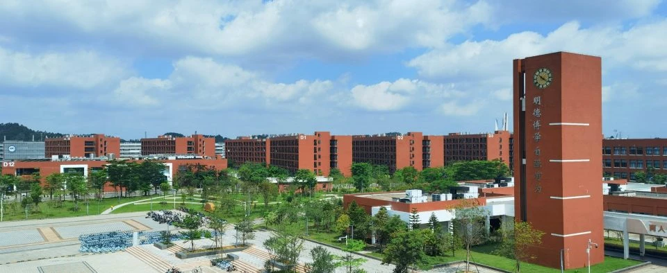 当我在大学现场听罗翔老师讲课时，我在听什么