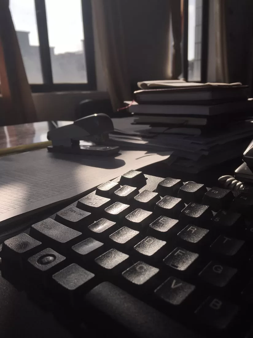 清晨办公室的一抹阳光