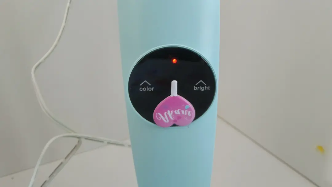 找个小孩玩的贴纸装饰下