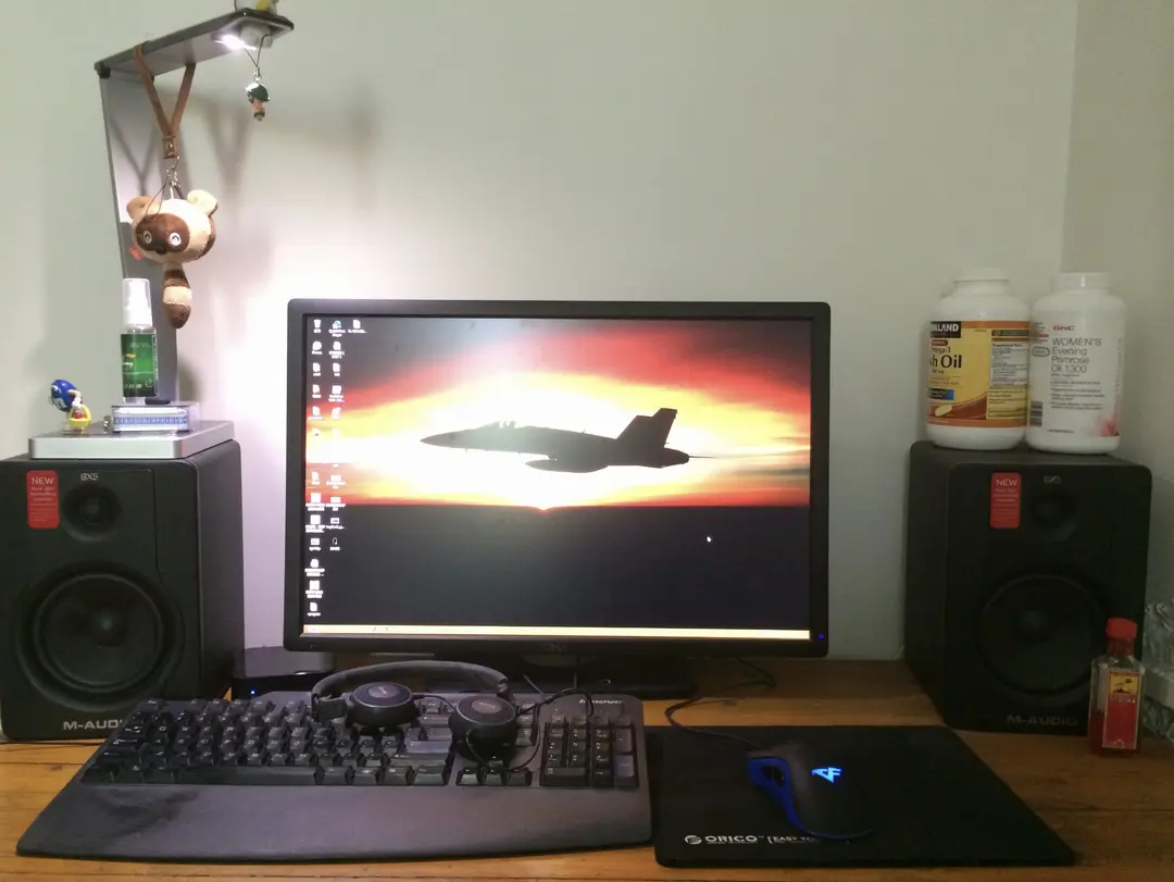 以前用的飞利浦台灯，貌似被我老婆当垃圾扔了